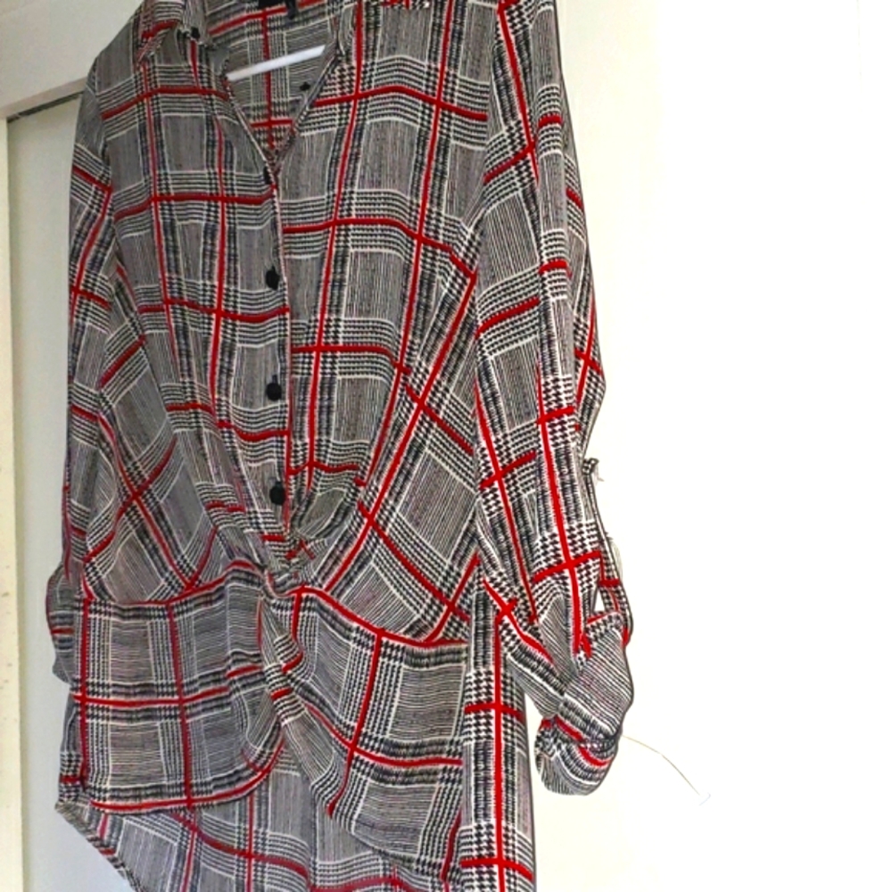 Women's Dressy Blouse - Picture 5 of 8